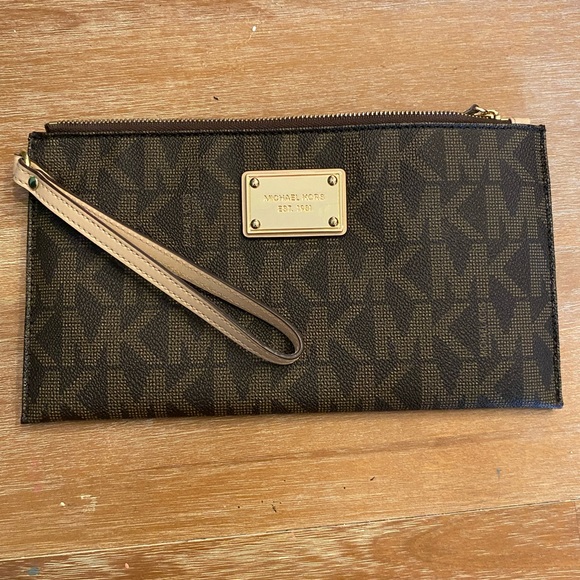 Michael Kors wristlet